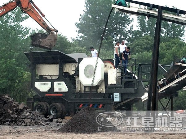 山東聊城建筑垃圾破碎加工現(xiàn)場